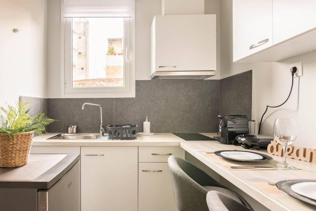 Stylish And Central Apt Near Acropolis - Avdi Square アテネ エクステリア 写真