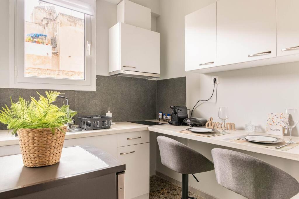 Stylish And Central Apt Near Acropolis - Avdi Square アテネ エクステリア 写真