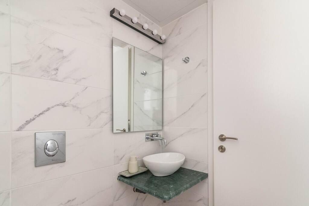 Stylish And Central Apt Near Acropolis - Avdi Square アテネ エクステリア 写真